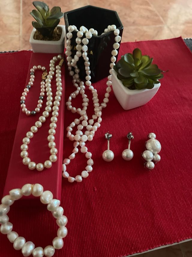 Lote de 2colgantes 2pulseras 10pendien y broche