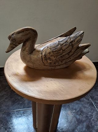 Pato grande en madera
