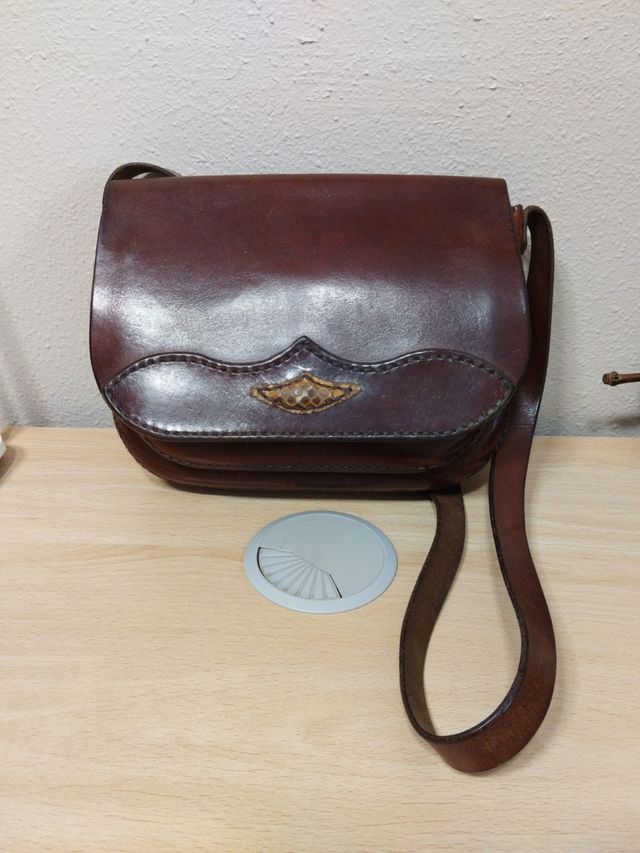Bolso de cuero artesanal