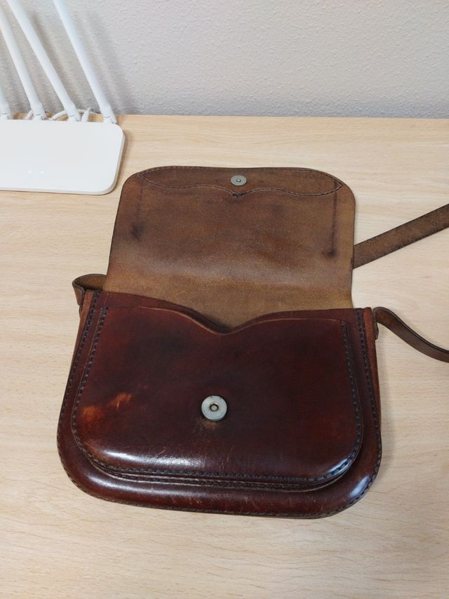 Bolso de cuero artesanal