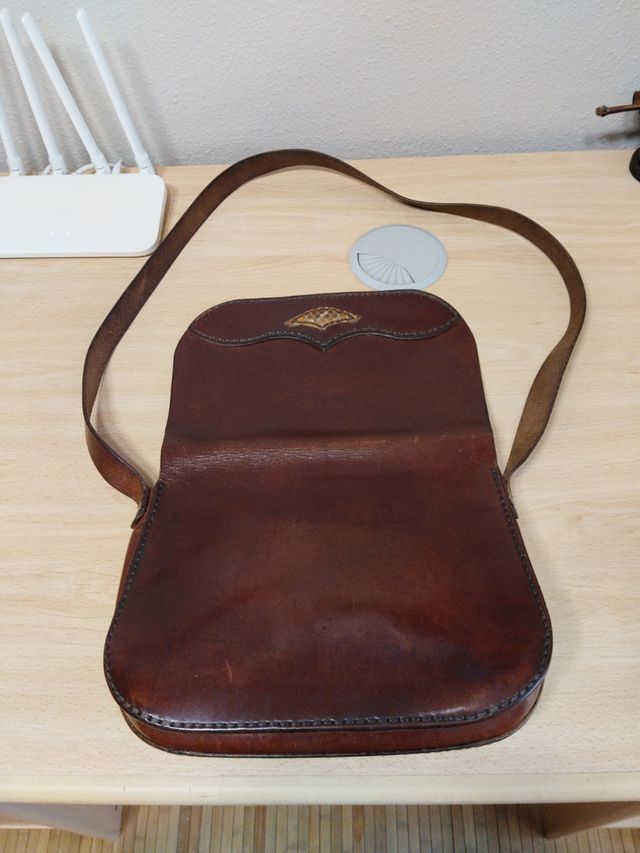 Bolso de cuero artesanal