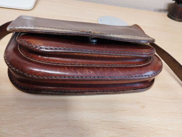 Bolso de cuero artesanal