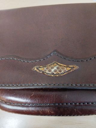 Bolso de cuero artesanal 