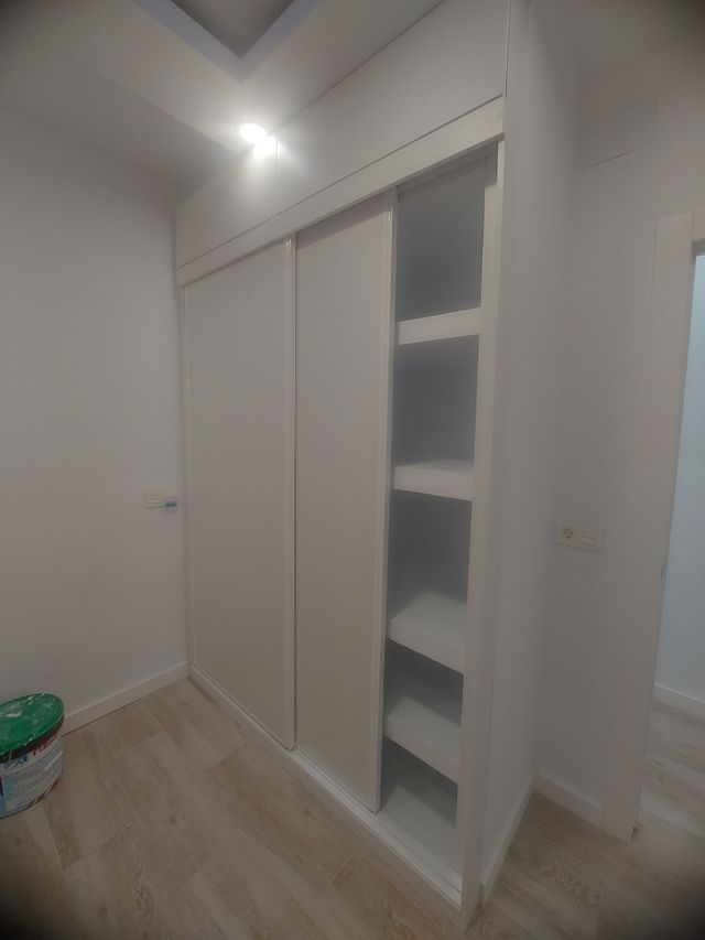 FABRICACION DE ARMARIOS Y MONTAJES