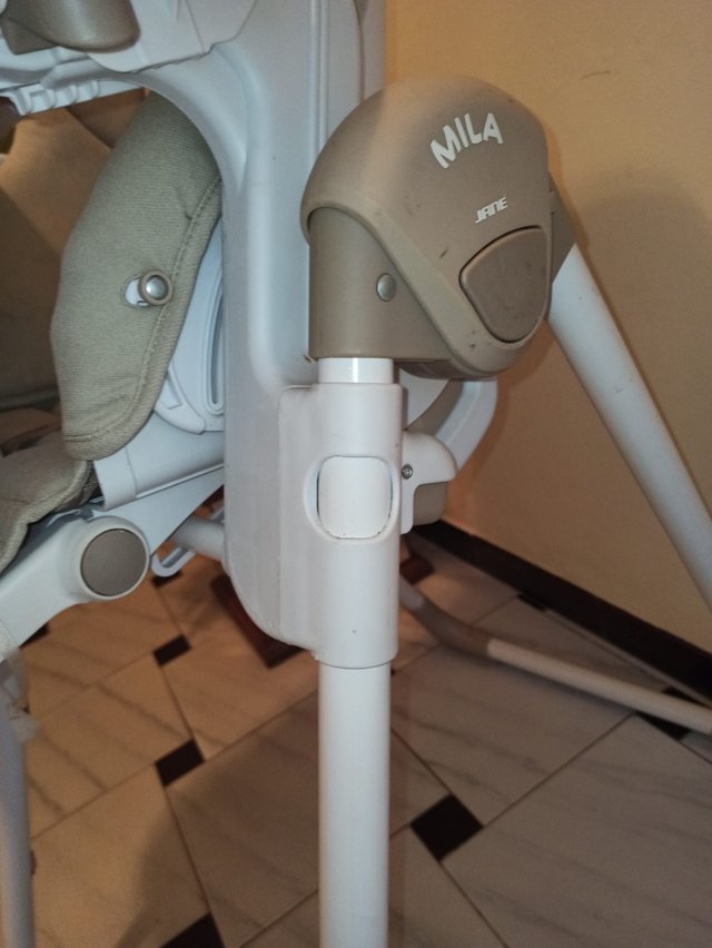 Trona de bebe marca Jane