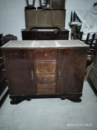 APARADOR ANTIGUO DE 4 CAJONES
