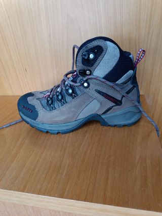 Botas montaña . Talla 36