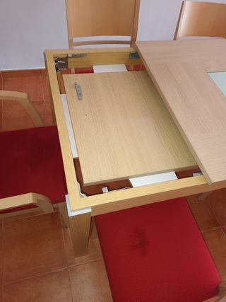 Mesa de salón extensible y 6 sillas