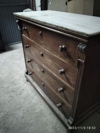 CÓMODA ANTIGUA DE 4 CAJONES