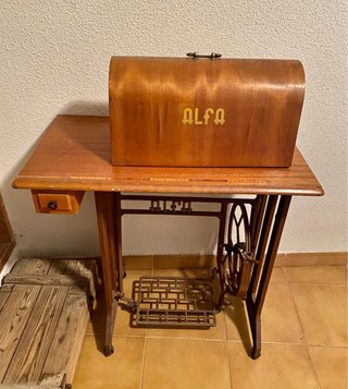 Máquina de Coser Antigua ALFA Coleccionistas