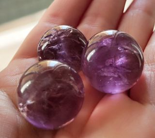 Piccola sfera in ametista cristalli minerali