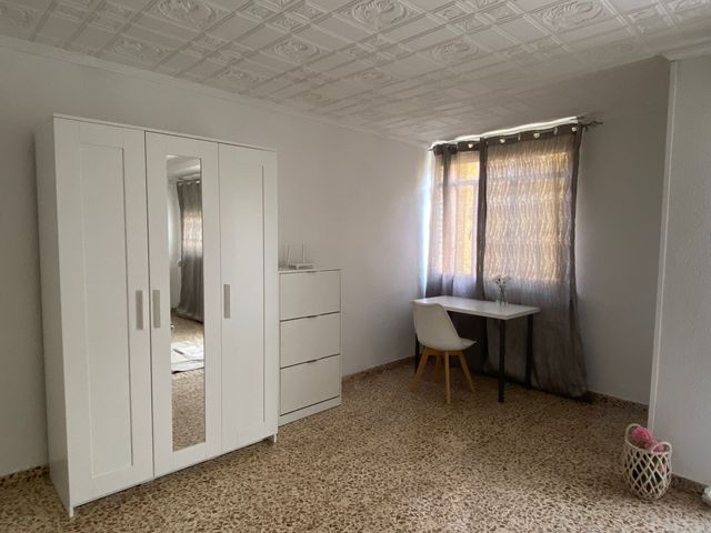 ALQUILO HABITACIÓN EN ALCANTARILLA CENTRO