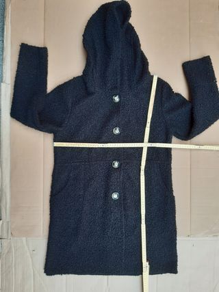 Cappotto nero con cappuccio