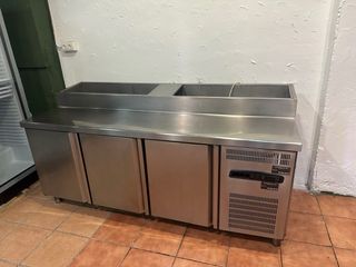 Mesa fria industrial  de 3 puertas 