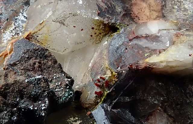 Mineral. Carminita,  Segnitita  etc.