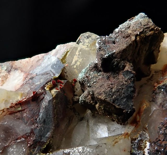 Mineral. Carminita,  Segnitita  etc.