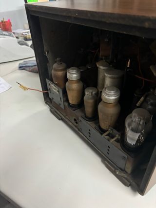 Radio antigua  de valvulas philips 510