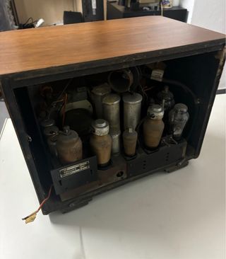 Radio antigua  de valvulas philips 510