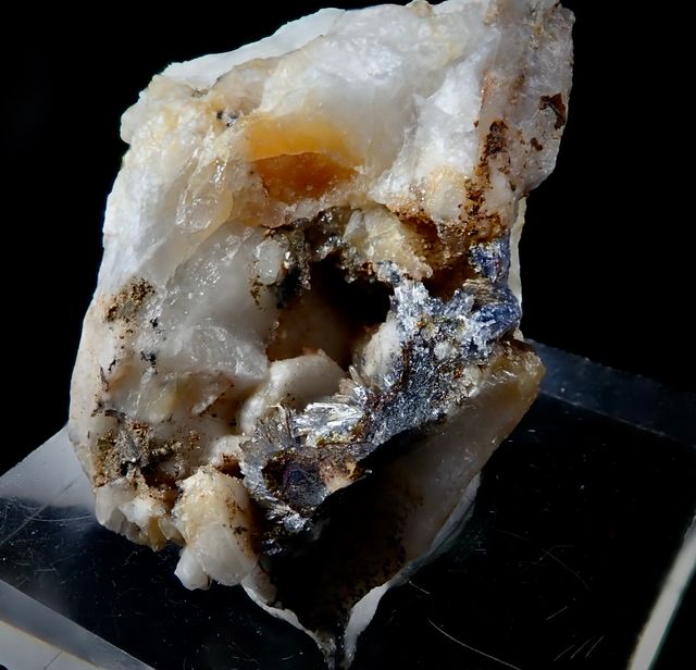 Mineral. Escorodita