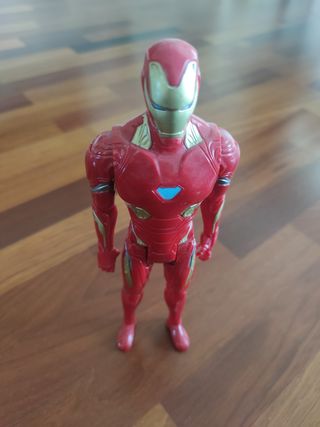 Figura Marvel Titan Hero