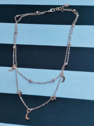 Gargantilla dorada lunas y estrellas