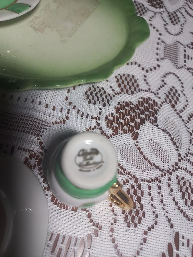 set 2 tazzine da collezione con vassoio