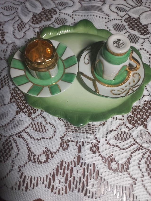 set 2 tazzine da collezione con vassoio