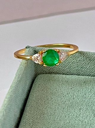 Anillo de piedra esmeralda, plata con baño de oro