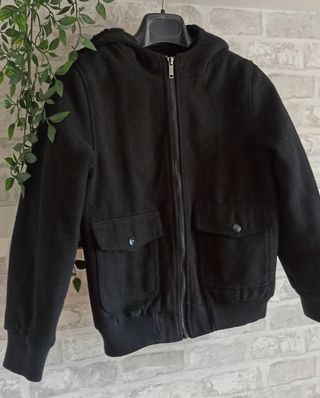 Chaqueta invierno con capucha negra