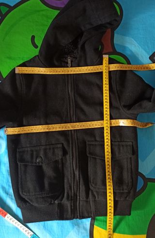 Chaqueta invierno con capucha negra