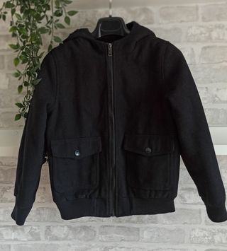 Chaqueta invierno con capucha negra