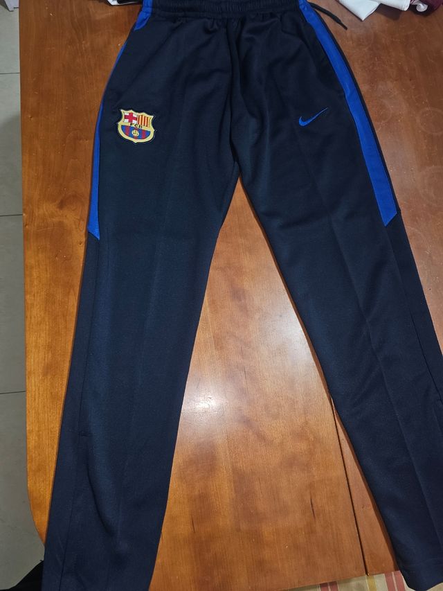 Dos camisetas y pantalón marca Nike