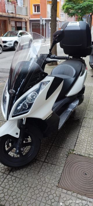 Moto Kymco 300 Super dink
