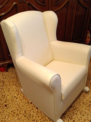 Sillón de lactancia blanco