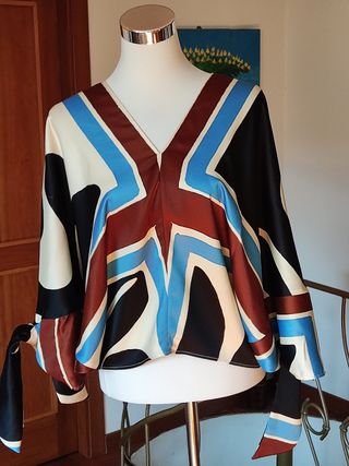 Blusa donna fantasia. Zara. M