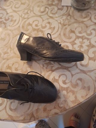 Zapato de vestir negro con cordones