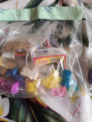 Brinquedos Kinder alguns ainda fechados + de 100