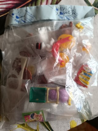 Brinquedos Kinder alguns ainda fechados + de 100
