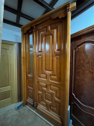 PUERTA DE CALLE DE MADERA
