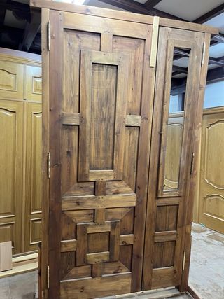 PUERTA DE CALLE DE MADERA