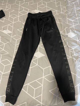 chandal mckenzie completo