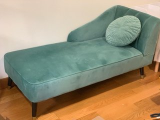 Chaise longue de terciopelo verde agua