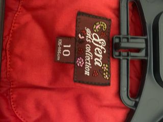 Chaquetón rojo niña