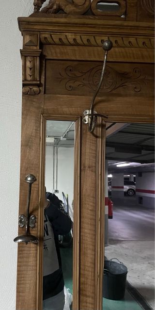 Aparador con perchero, espejo y paragüero