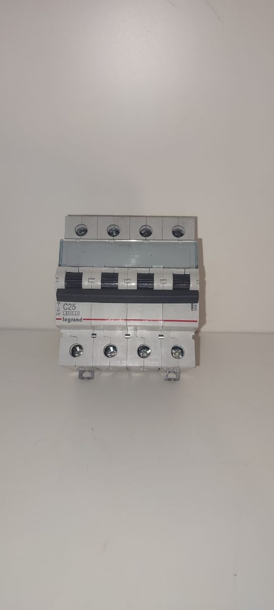 Magnetotérmico Legrand 4x25A