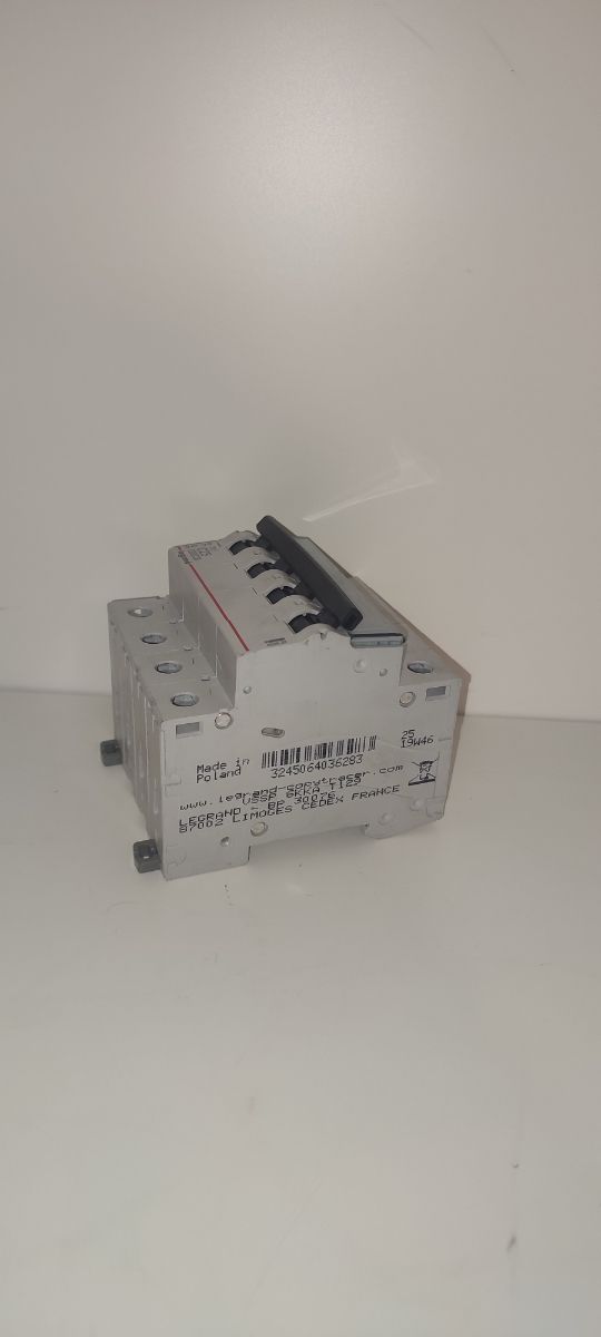 Magnetotérmico Legrand 4x25A