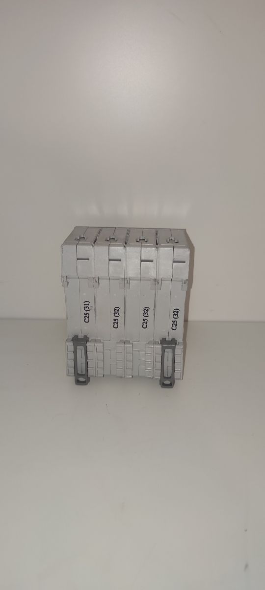 Magnetotérmico Legrand 4x25A