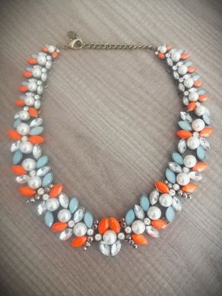 Gargantilla de piedras y perlas