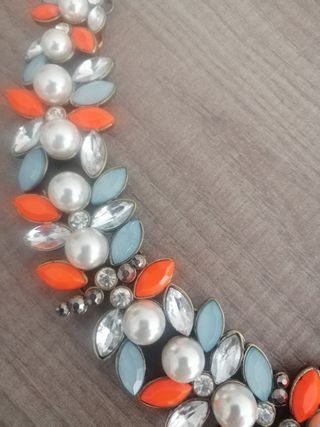 Gargantilla de piedras y perlas