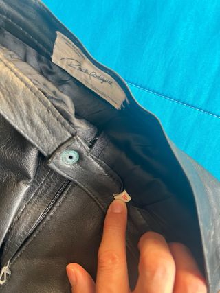 Falda de cuero negra